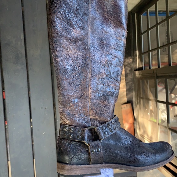 Brown distressed leather Frye boot - Picture 3 of 5